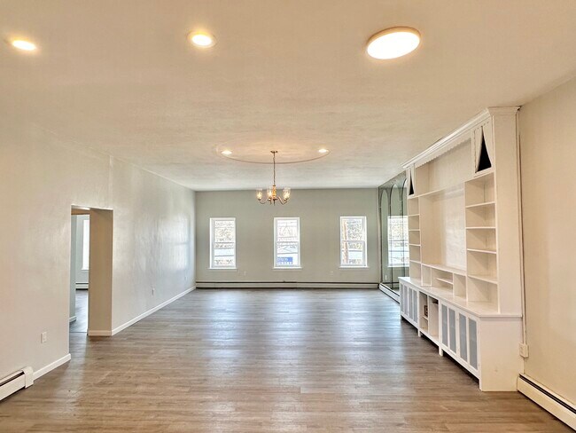 Building Photo - 449 N Main St