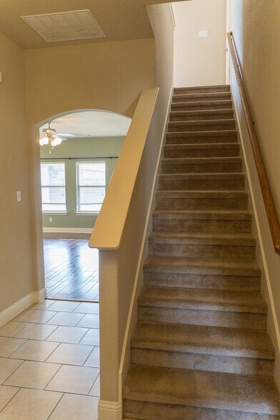Building Photo - 107 Buckingham Dr