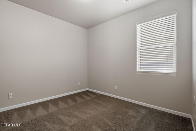 Building Photo - 533 Twilight Dr