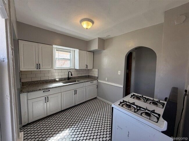 Building Photo - 16206 Snowden St