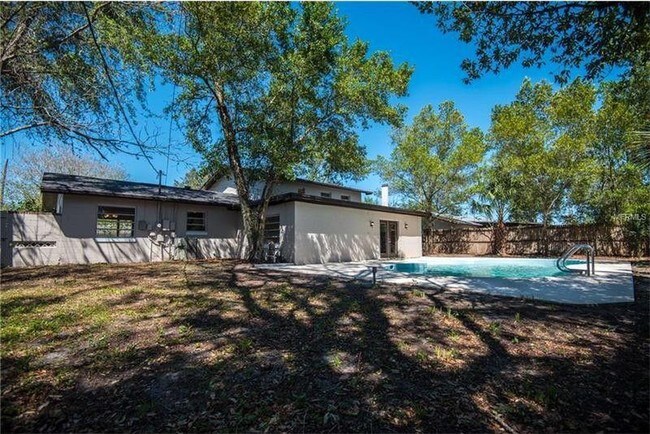 Building Photo - 5516 Sedgefield St