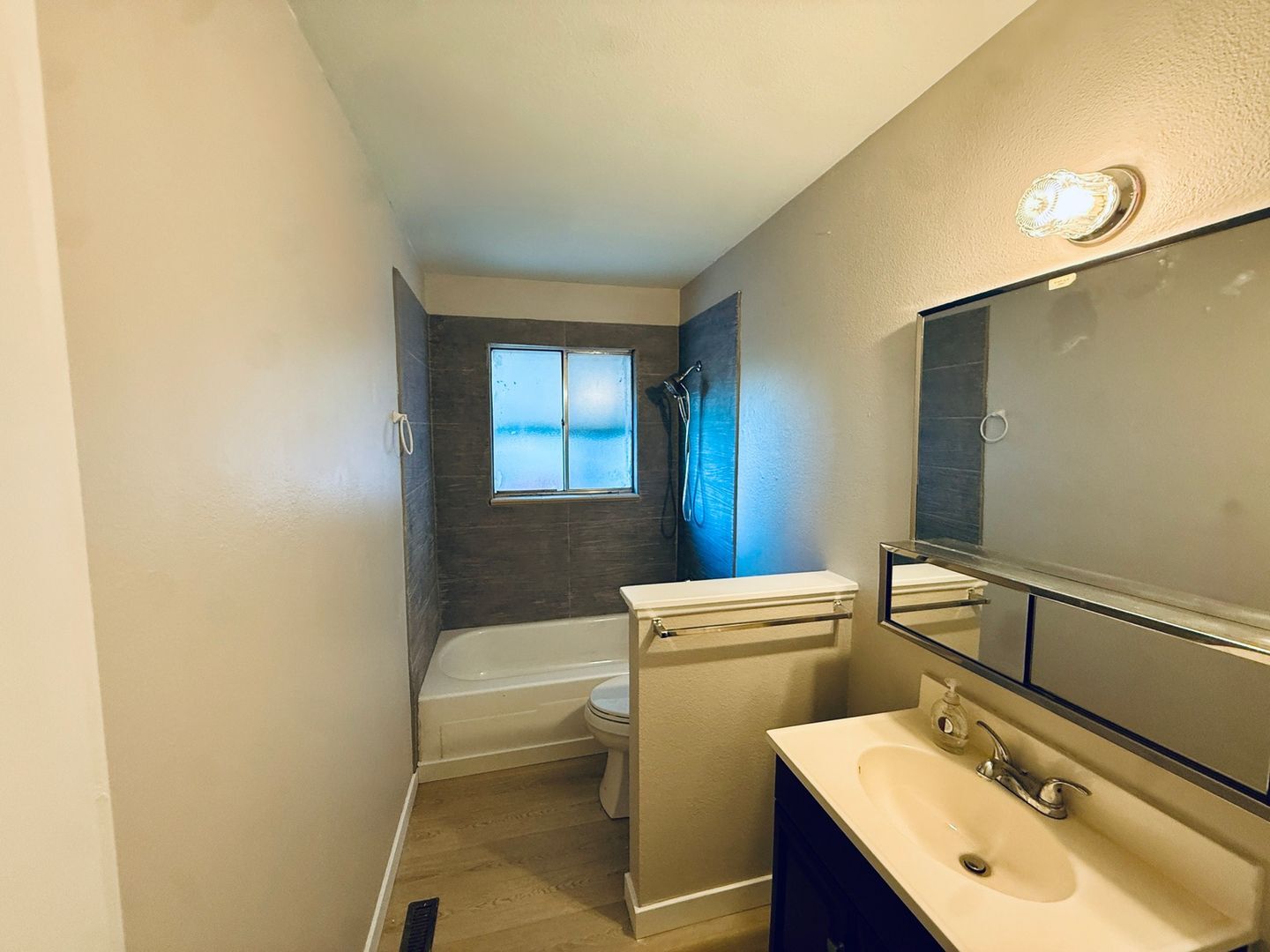 Building Photo - 2509 Royalty Ct