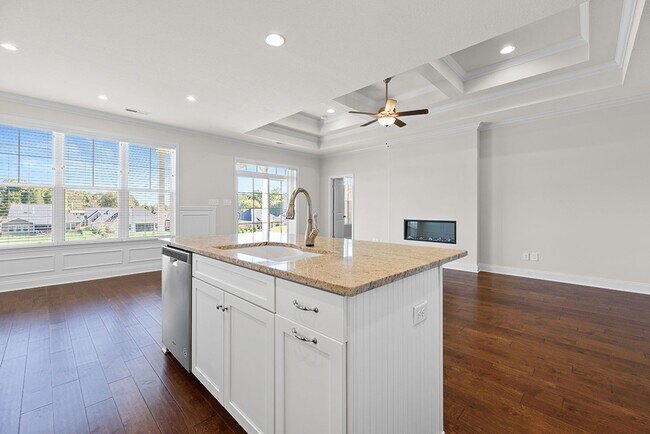 Building Photo - MAINTENANCE FREE, LUXURY TOWNHOME IN FARRA...