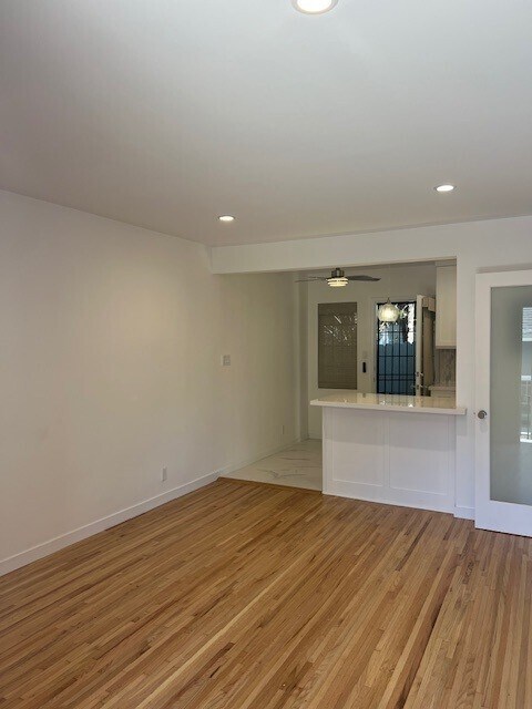 Building Photo - 1014 1/2 Hyperion Ave