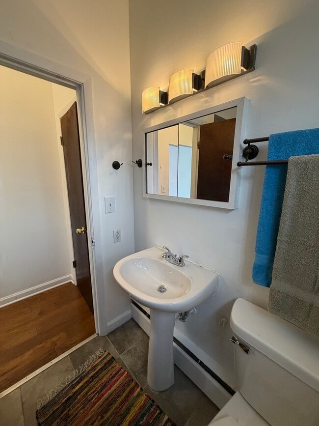 Building Photo - 1995 Howard Ave