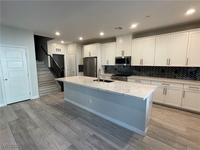 Building Photo - 600 Carriage Hill Dr