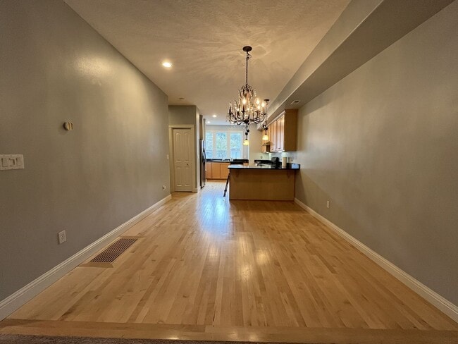 Building Photo - Modern Townhome Near OHSU with 3 Bedrooms Each with Private En-Suite Bath