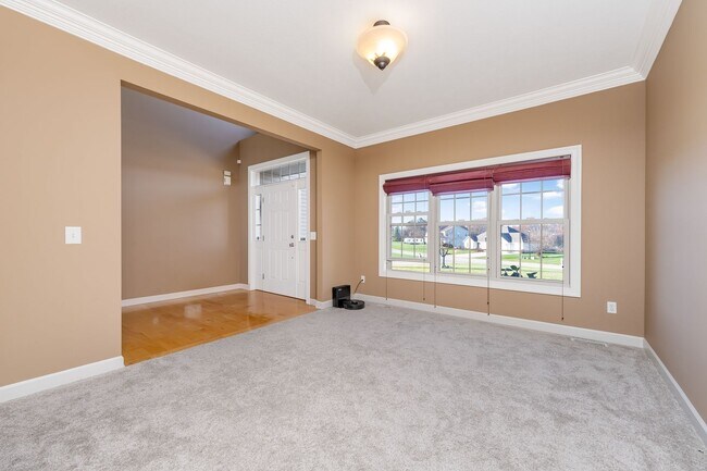 Building Photo - Five Bedroom Home in Kalamazoo