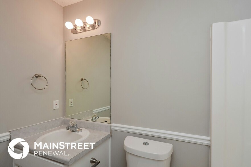 Building Photo - 645 Pebble Blvd