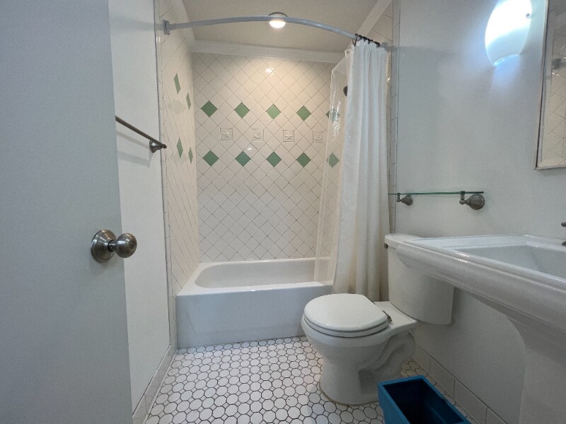 Building Photo - 216 Citrona Dr
