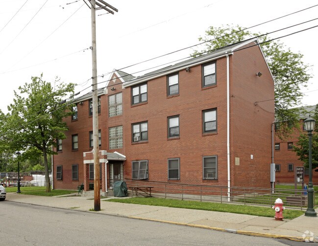 Hays Manor 209 Locust St Mc Kees Rocks PA 15136 Apartment Finder