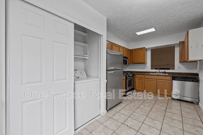 Building Photo - 1086 Huntington Ter SE
