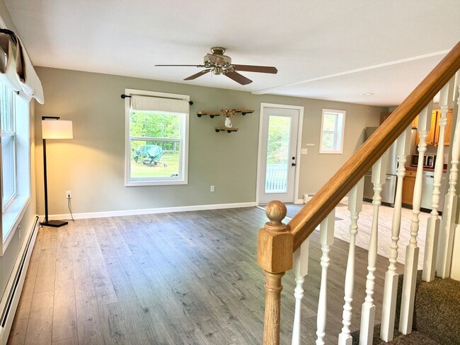 Building Photo - Sunny & Spacious 4 bedroom home