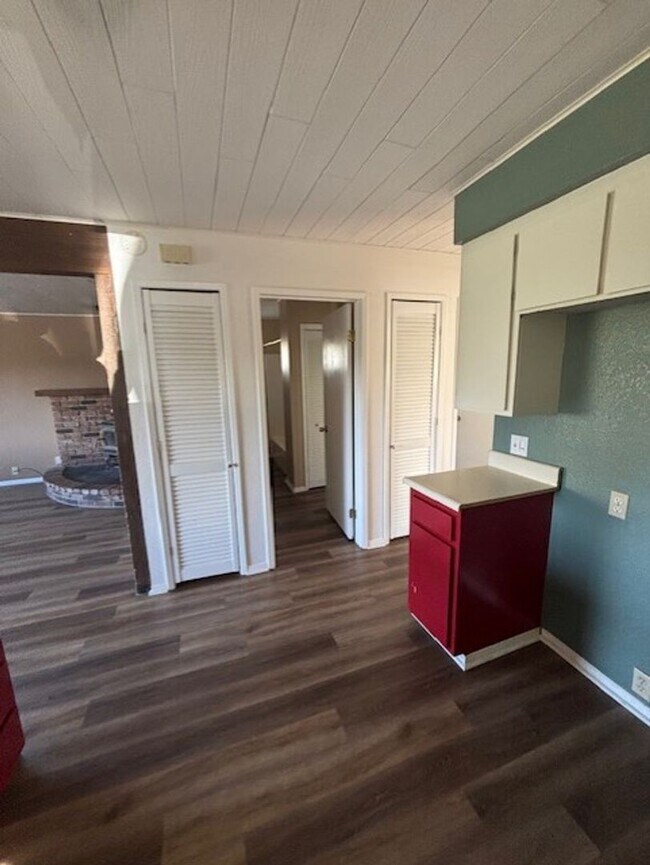 Building Photo - 2028 Linden Dr