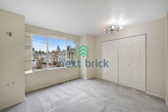 Building Photo - Charming 2-Bedroom Retreat with 2.5 Baths in Bothell's Serene Locale!