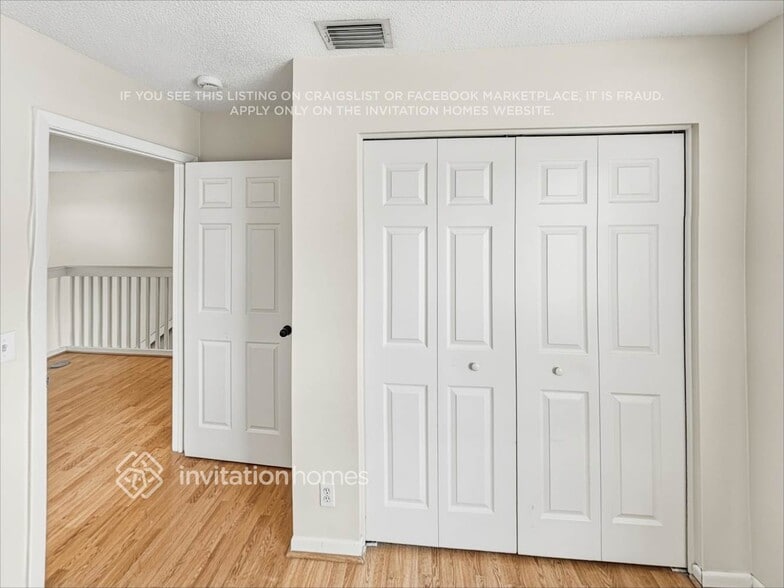 Building Photo - 10769 Oak Lake Way