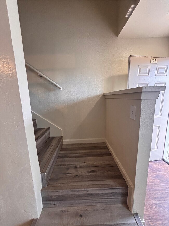 Building Photo - 2110 Wilcrest Dr