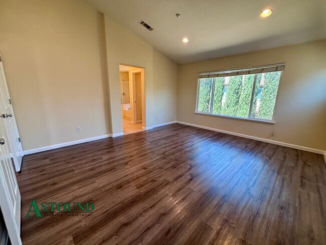 Building Photo - 1268 Picadilly Ln