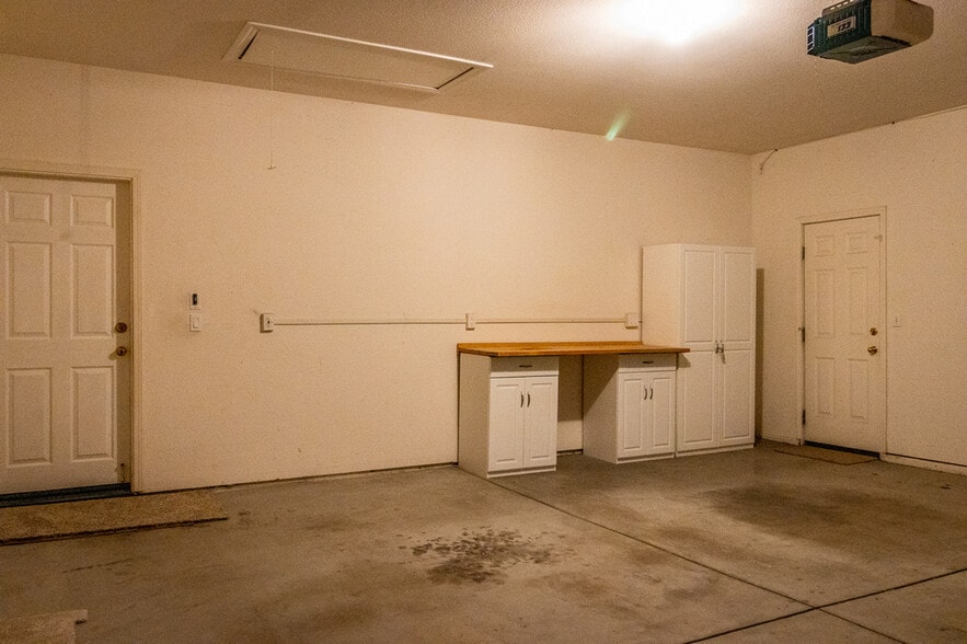 Building Photo - 625 Asilo