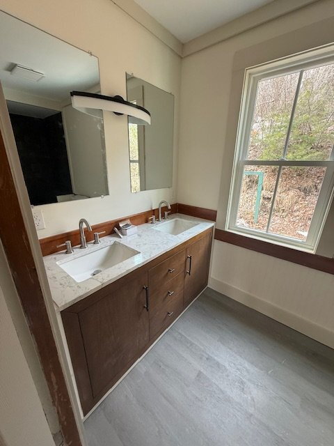 Building Photo - Walk to Downtown Norway from This Bright, Beautifully Renovated First-Floor Apartment