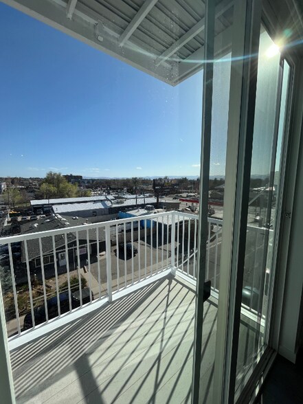 Building Photo - 2180 S Colorado Blvd