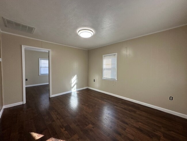 Building Photo - 717 Plantation Rd