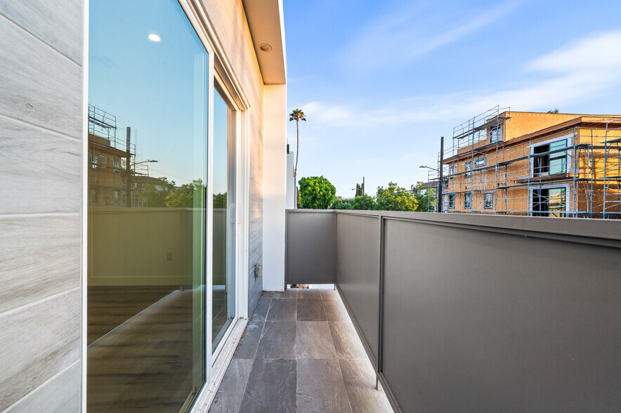 Building Photo - 10857 Morrison St