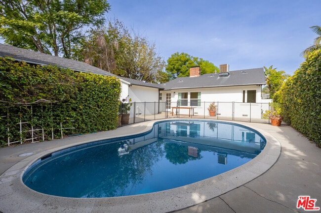 Building Photo - 14006 Runnymede St