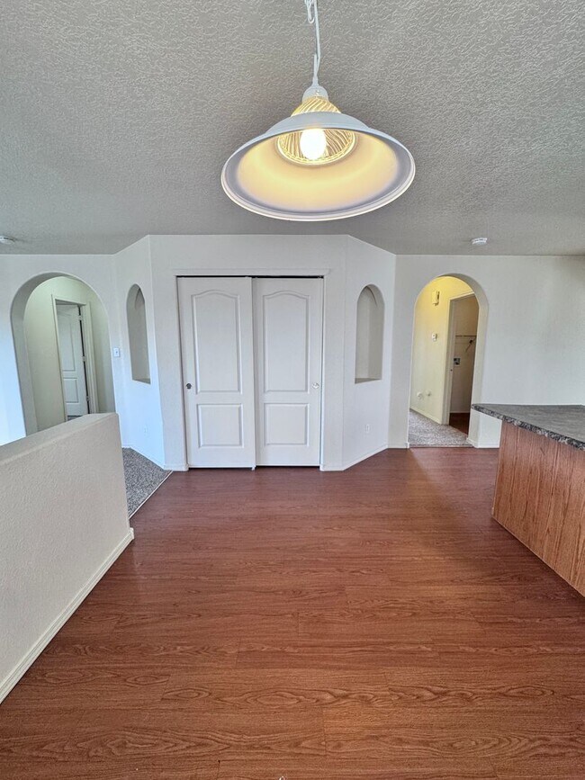 Building Photo - 760 Deerbrush Ct SW