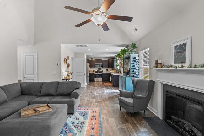 Building Photo - 410 Silverstone Pl