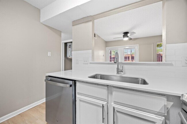 Building Photo - 8903 Parkfield Dr