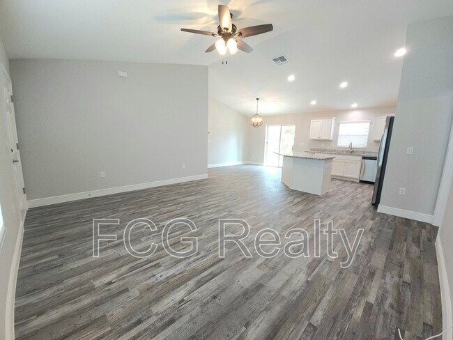 Building Photo - 8027 N Independence Way