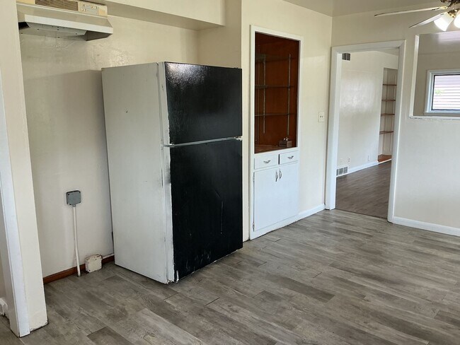 Building Photo - 2 Bedroom ranch style Single Family Home