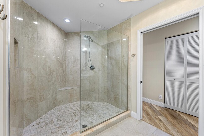 Building Photo - 7546 La Paz Blvd