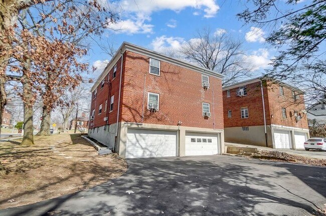 Building Photo - 2769 Losantiville Ave