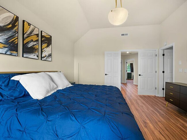 Building Photo - 129 Deerbrook Dr