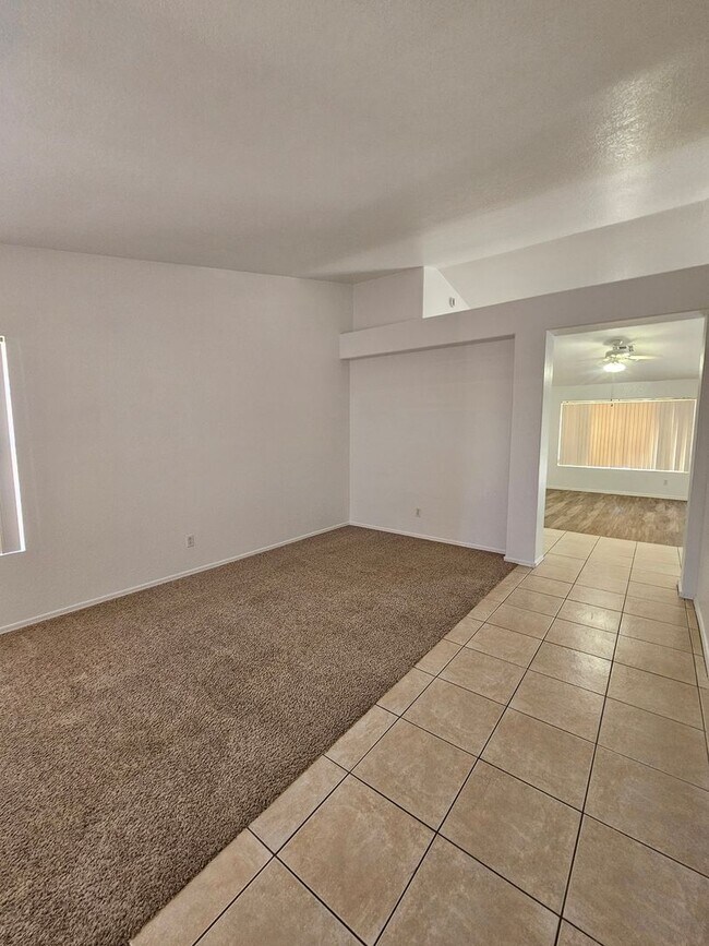 Building Photo - 3 Bedroom Home - No HOA - North Phoenix ** Move In Special $1000 off 1st Month**