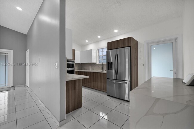 Building Photo - 451 E 37th St