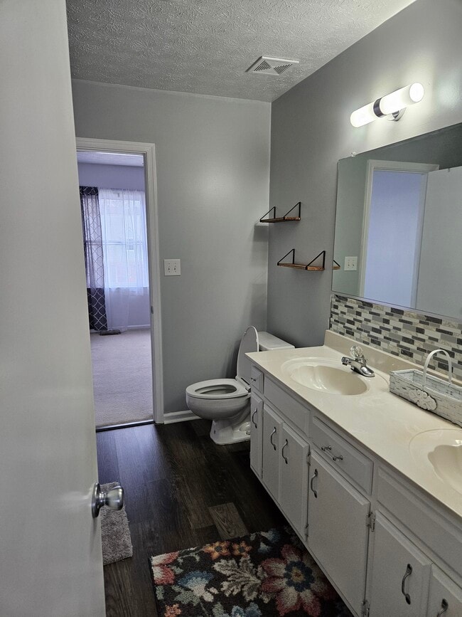 Building Photo - 309 Crestwood Ct