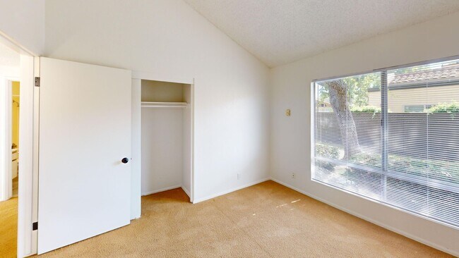 Building Photo - 83 Del Oro Ct