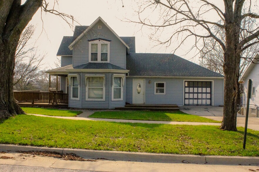 Building Photo - 610 N Chestnut