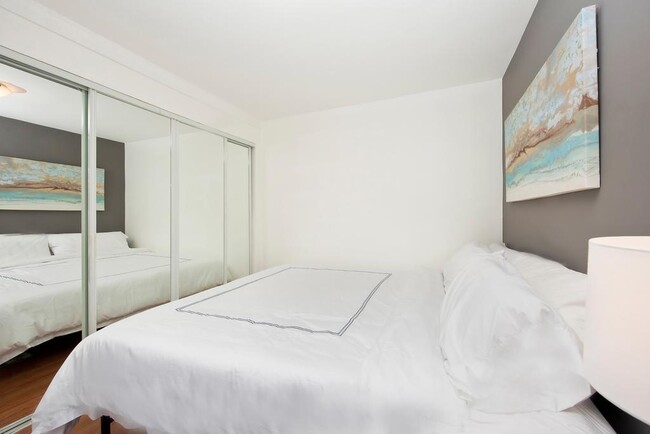 Building Photo - 1 Saddlewood Ct