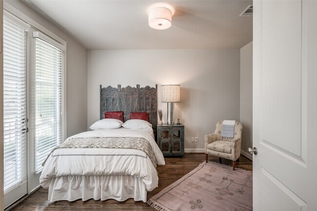 Building Photo - 266 E 28th St