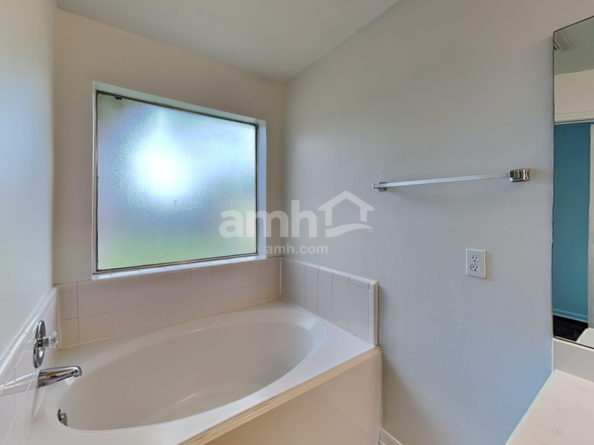 Building Photo - 9220 Mahan Dr