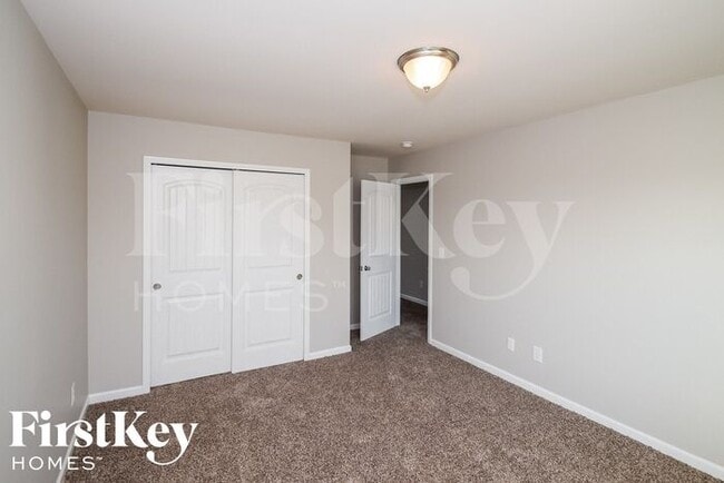 Building Photo - 6659 Woodford Ln