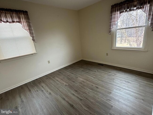 Building Photo - 25 Green Meadow Ct