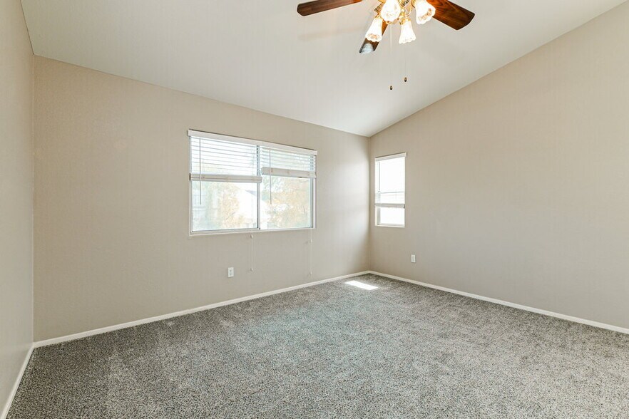 Building Photo - 1096 Pincay Dr