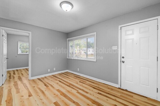 Building Photo - 10465 Lord Dr
