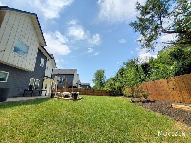 Building Photo - 5018 Double Lakes Dr