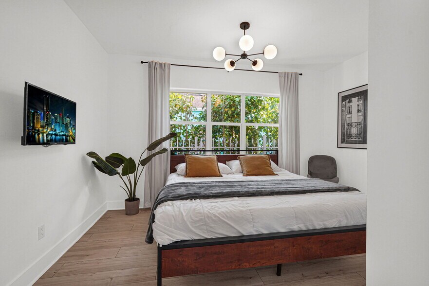 Building Photo - 37 NW 47th St